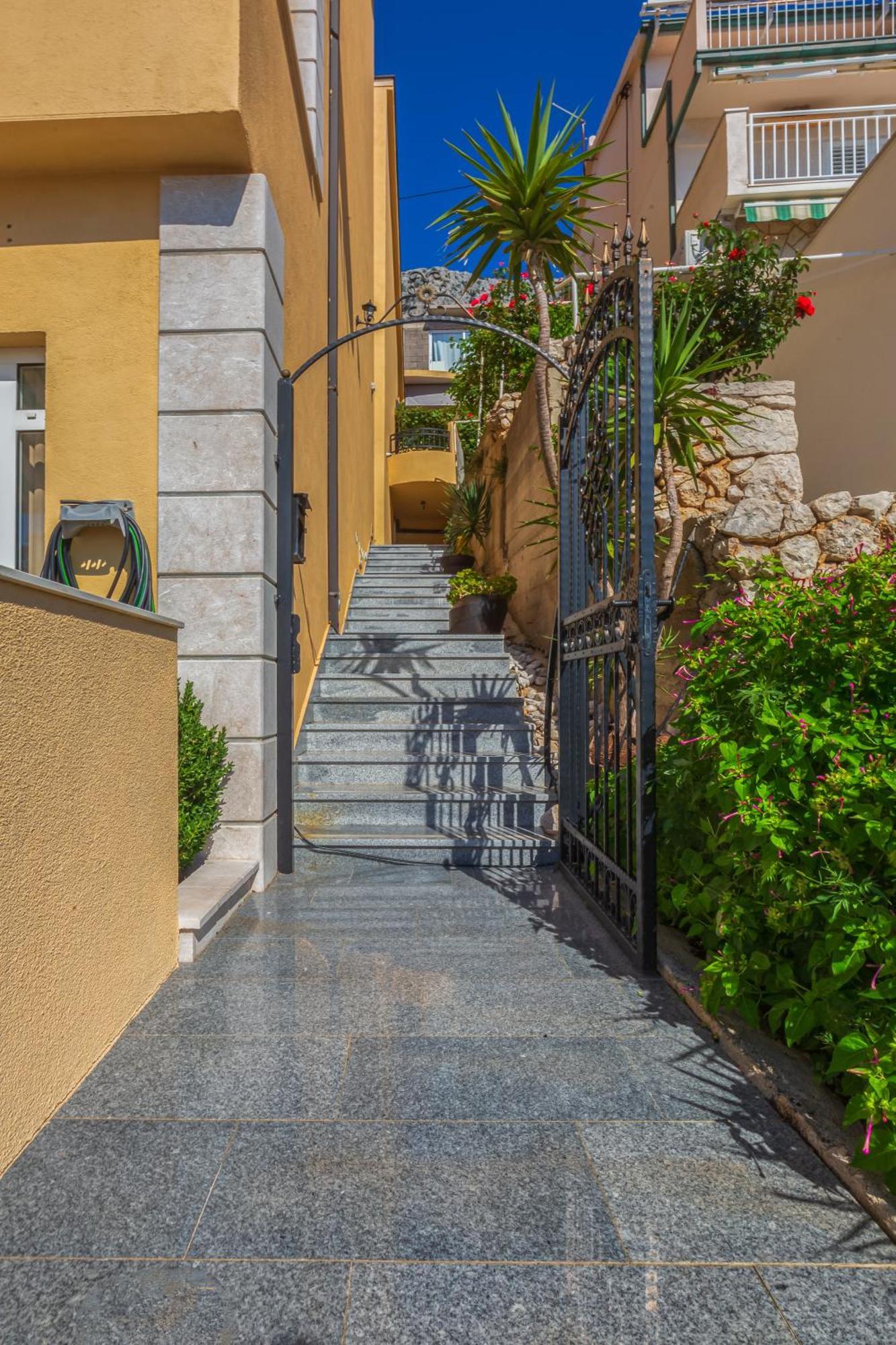 Apartments Gudelj Podgora Exterior photo